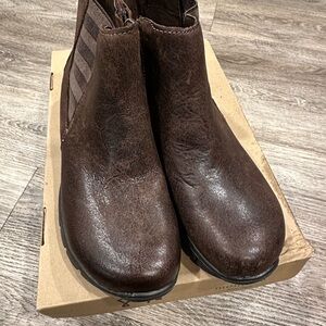 Women’s Classic Brown Ankle Boots